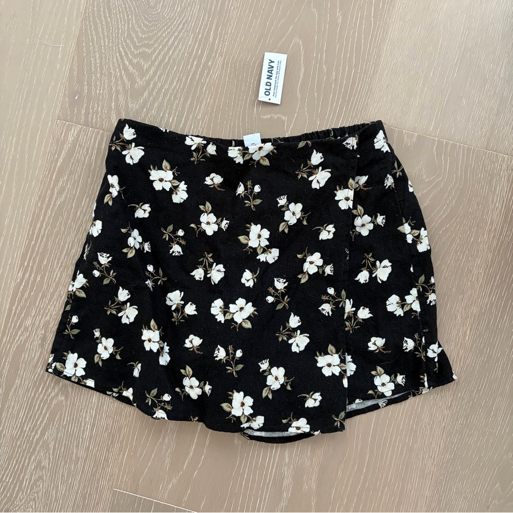 Old Navy Floral Black Skort